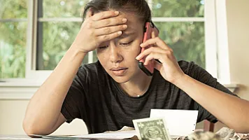 Maliyyə çöküşünə səbəb ola biləcək 5 pul vərdişi