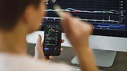 Böyük hədəflərlə təqdim olunan altkoinin arxasındakı şirkət kripto birjasını bağlayır