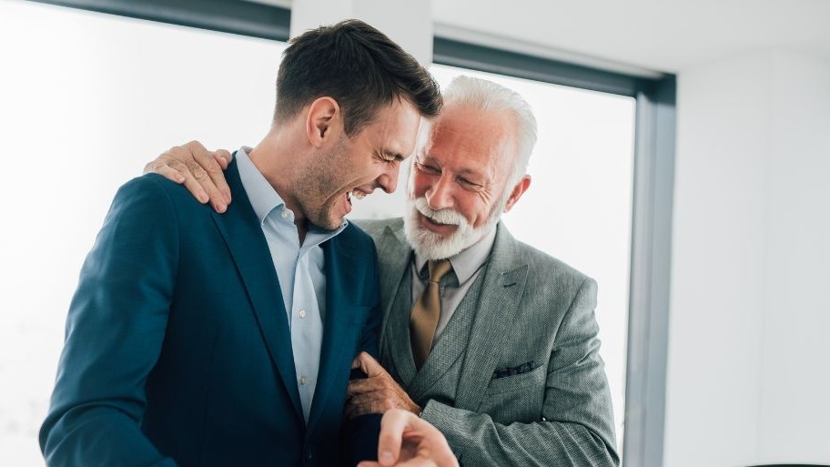 “Qohumbazlıq iş mühitində mənfi motivasiya yaradır” - Ekspert