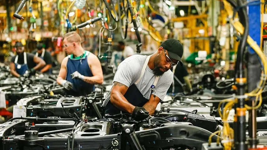 Рекордные бонусы от «Ford»: компания наградит 75 тысяч работников после улучшения качества