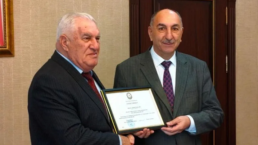 İcra başçısı yenicə işə götürdüyü köməkçisini vəzifədən azad etdi