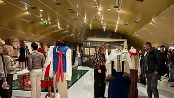 Bakıda Avropa milli geyimləri və zinət əşyaları sərgisi açılıb