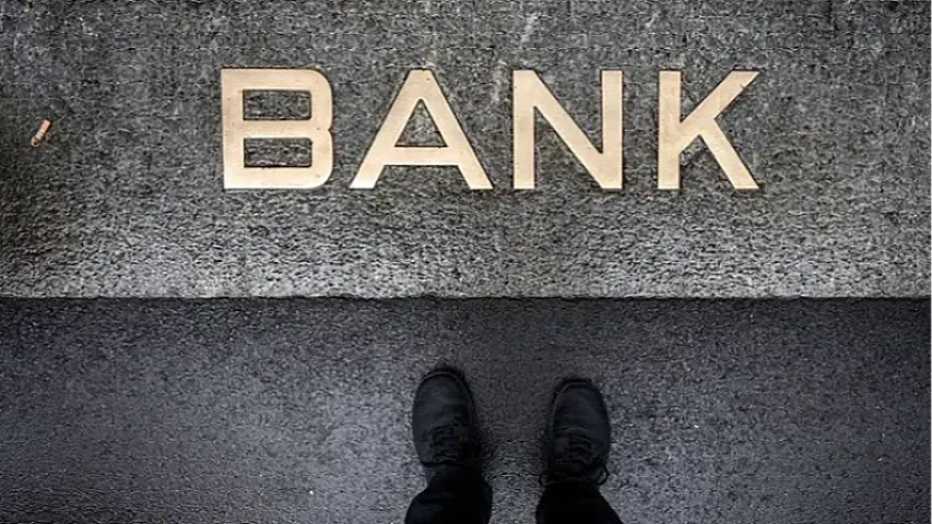 Ləğv prosesində olan bankların avtomobilləri 1 500 manatdan satışa çıxarılır 