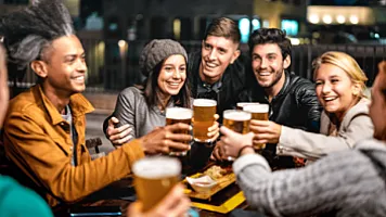 Z nəsli spirtli içki içmir - Dünya nəhəngləri 830 milyard dollar itirib 