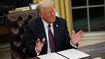 Трамп введёт пошлину в размере 10% на импорт из всех стран