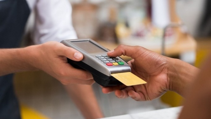 Kassirlər POS terminal seçimində niyə kartın hansı banka aid olduğunu soruşur?