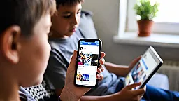 Azərbaycanda uşaqların sosial şəbəkələrə girişi qadağan olunacaq 