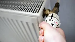 Омбудсмен предложила изменить порядок расчета тарифов на отопление и расширить льготы в транспорте