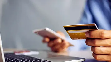 "Bank əməkdaşı" vətəndaşın 13 min manatını ələ keçirdi 