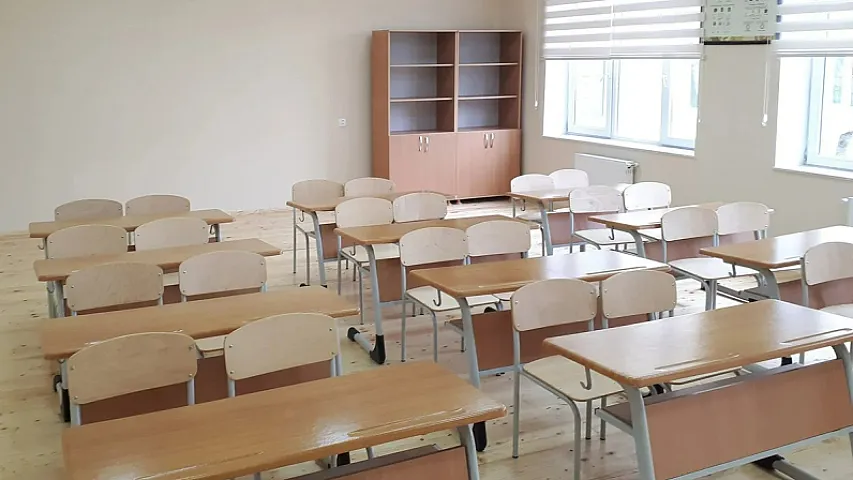 Naxçıvan aeroportunun yaxınlığında yerləşən məktəblərdə müəllimlər və şagirdlər təxliyə edilib - RƏSMİ