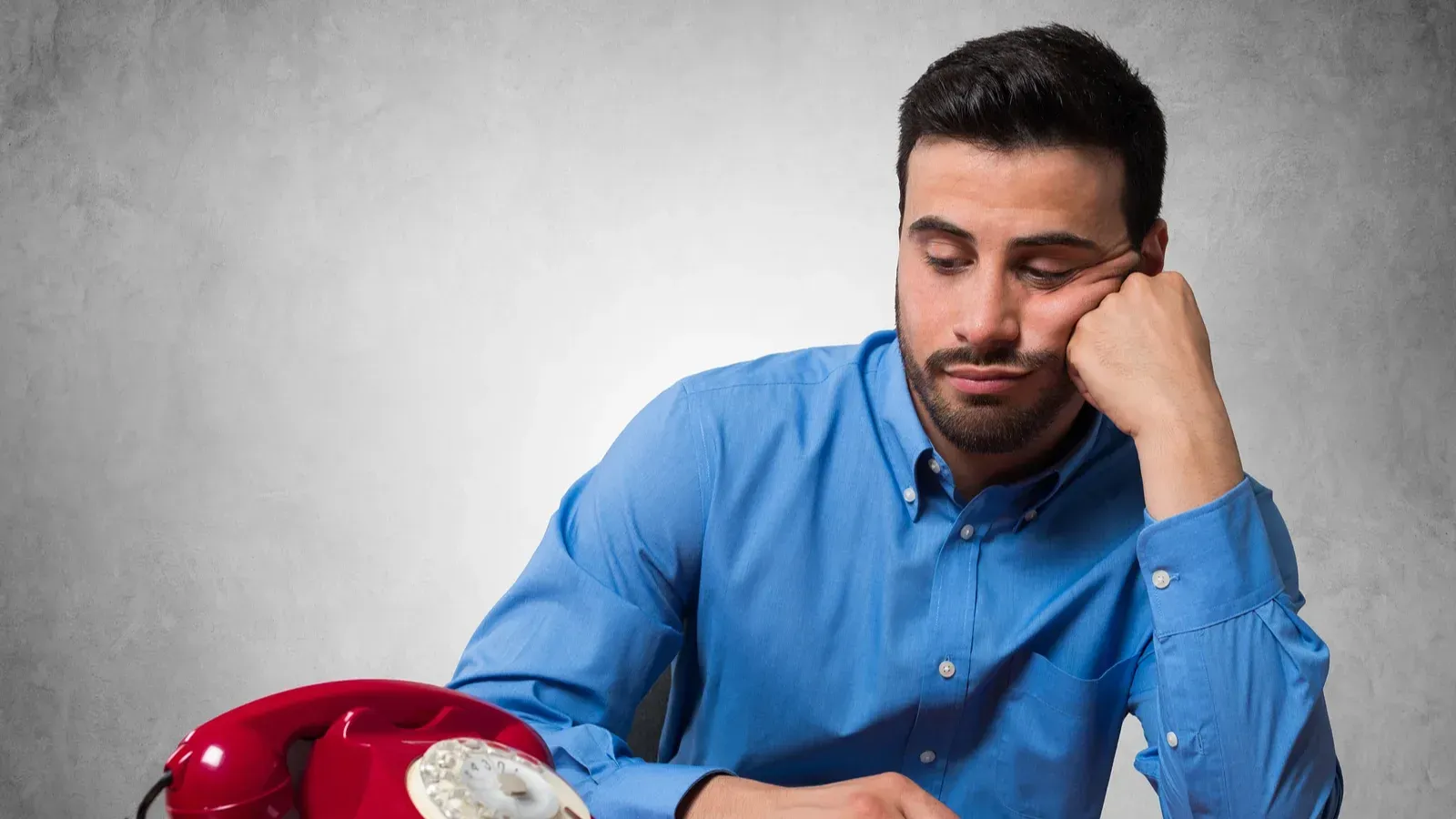 "Məşğul görüntüsü yaratmaq üçün zənglərə cavab verməmək peşəkarlıq deyil"