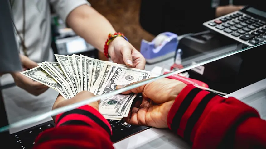 "Bankların əmanətlərdən gəliri müştərilərdən daha çox olur"