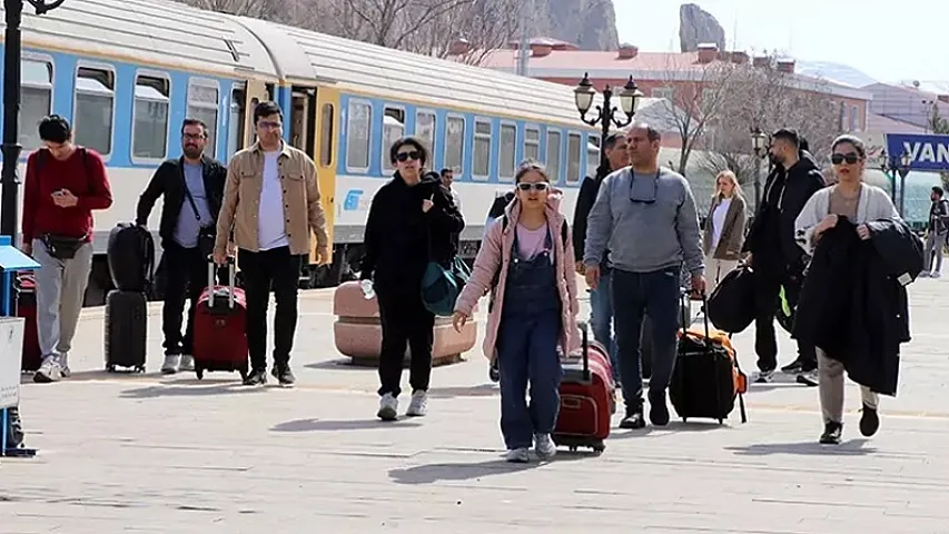 Türk lirəsi dördqat dəyər qazandı, otellər boş qaldı - İranlılar ölkələrinə dönür