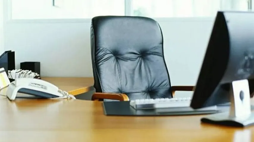 İcra başçısı köməkçisini işdən çıxardı