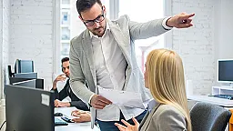 "İxtisarlar edərək insanları işsiz qoymaq təşəbbüsləri narahatlıq doğurur" - Komitə sədri