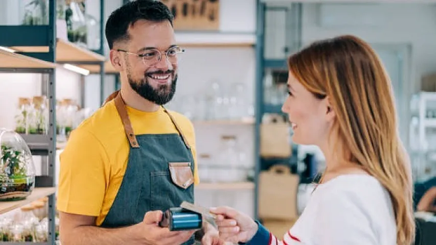 “Qiymət soruşub gedən müştərini alıcıya çevirmək mümkündür” - Azad Qəhrəmanov