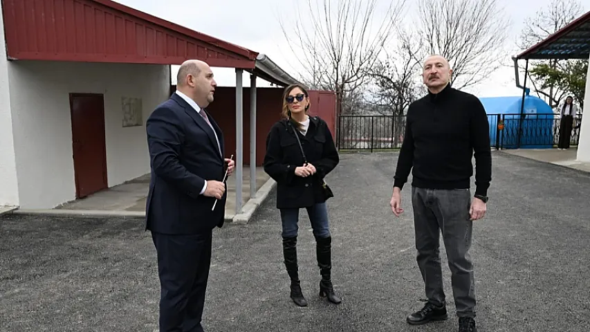 İlham Əliyev Xocavəndin Xanoba kəndində fərdi evlər və infrastrukturun bərpası işləri ilə tanış olub