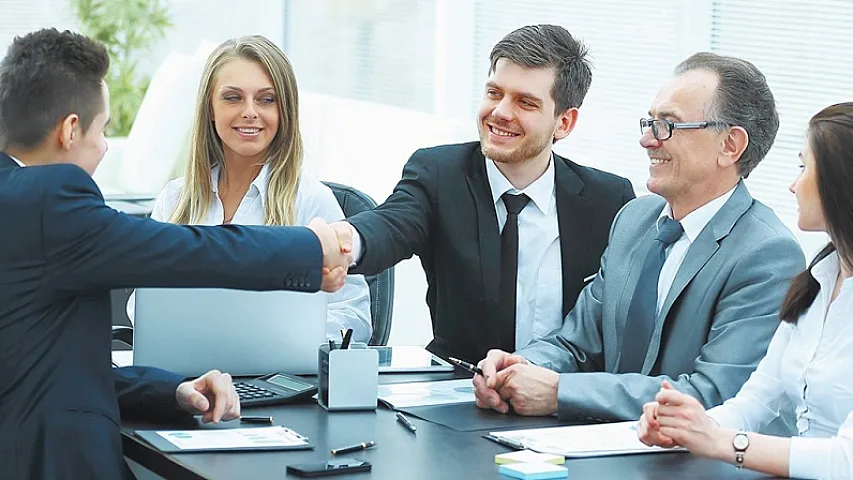 İlk iş günü necə davranmalı?