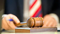 Azərbaycanda 11 bağlanmış bankın əmlakları hərraca çıxarılır