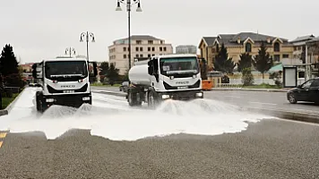 Güclü yağışlardan sonra Bakı belə "yuyuldu" 