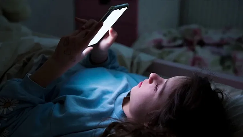 "Apple"ın rəhbərindən gözlənilməz xəbərdarlıq: Ekranı kənara qoyun, təbiətə çıxın