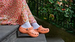 «Crocs»: путь от неоднозначного изобретения до мирового бренда с миллиардными оборотами