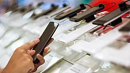 Azərbaycana 70 min ədəd smartfon gətirilib