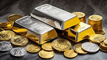 Фьючерсы на золото подорожали, серебро подешевело на COMEX