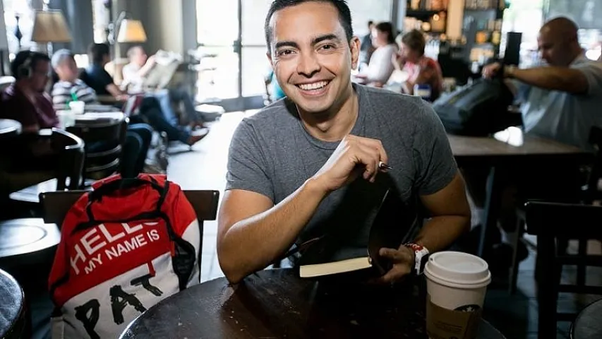 İşdən çıxarıldıqdan sonra öz onlayn biznesini qurdu