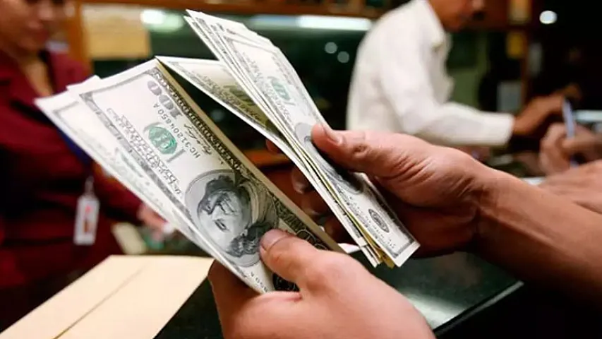 Azərbaycanda dollara tələbatda kəskin artım: səbəb nədir?