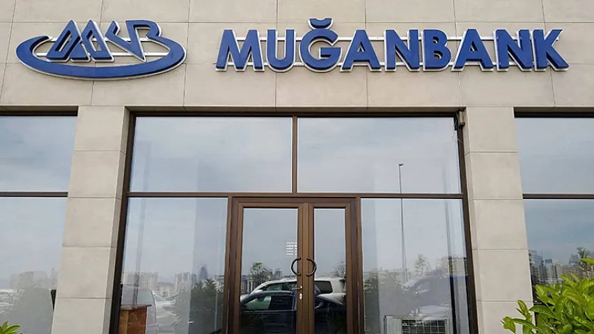 Rektorun bankı dövlət qurumunu və yerli şirkəti məhkəməyə verdi