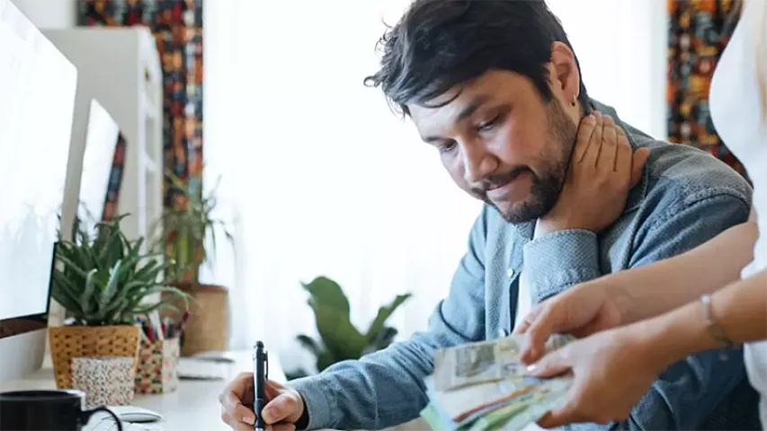 Ayın sonu pulsuz qalmağa səbəb olan maaş xərcləmə metodu