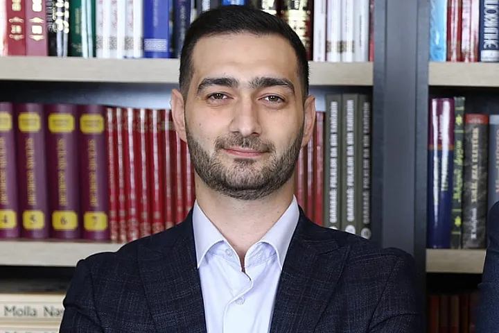 Görünmək, gözə girmək, kölgədə qalmaq - Hansı yaxşıdır?