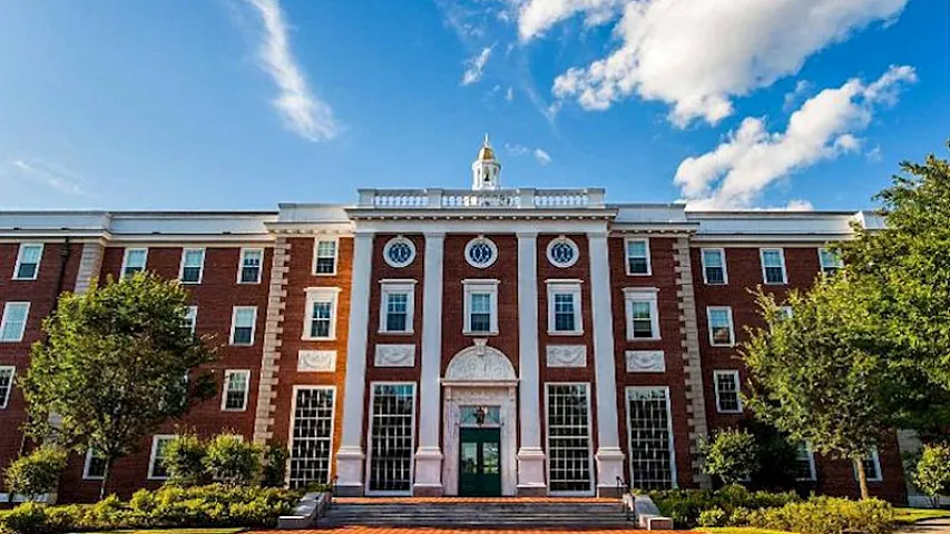 Harvard Universiteti Tramp Administrasiyasının qərarına görə məhkəməyə ÜZ TUTDU