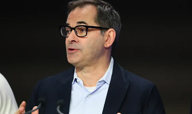 Rəhbər 3 ayda 10 milyard dollar qazandı, şirkət borc içindədir