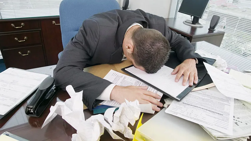 9-dan 6-ya kimi iş saatı, 300 manat maaş - İşçi hara şikayət edə bilər?