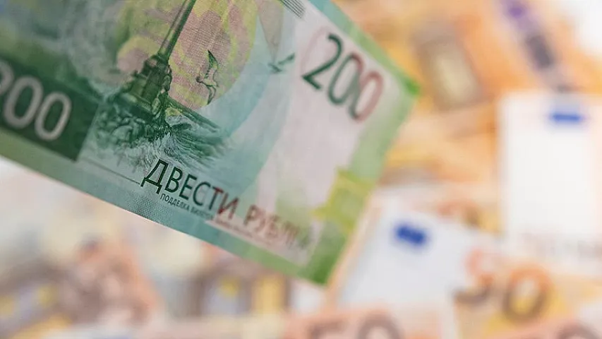 Rubl bahalaşmaqda davam edir