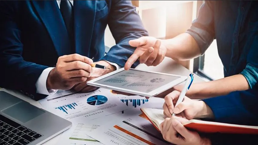 Empatiya və rəqəmlər: uğurlu maliyyə idarəçiliyinin ikili gücü