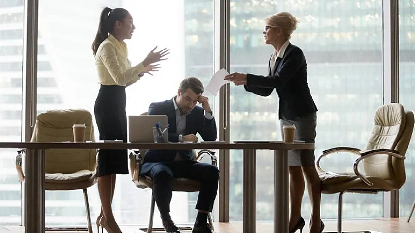 Şirkətlərdə mühakimə edilməyən davranışlar - Zərərsiz görünür, amma təhlükəlidir