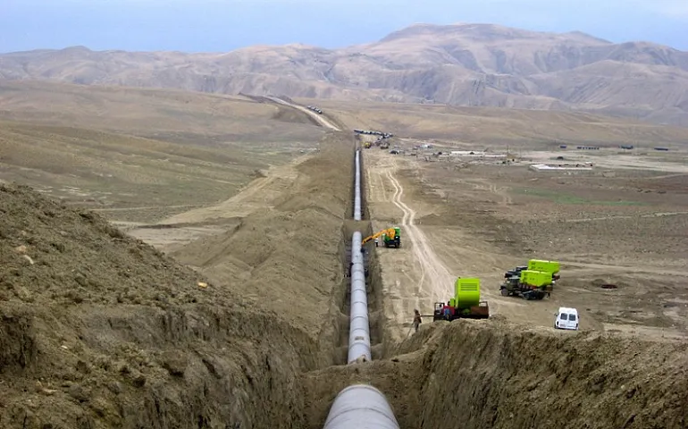 <strong>10 manatlıq şirkət 2 milyona <span style="color: #ff0000;">su kəməri çəkəcək </span></strong>