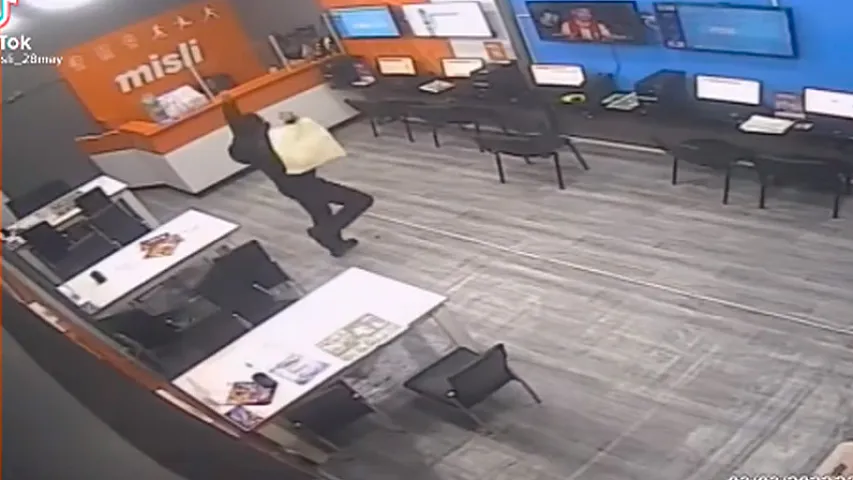 Bakıda böyük məbləğ udan adamın sevinci viral oldu <span style="color: #ff0000;">(VİDEO) </span>