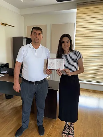 İmtahandan 677 bal toplayan xanım abituriyent bu universiteti seçdi <span style="color: #ff0000;">(FOTO)</span>