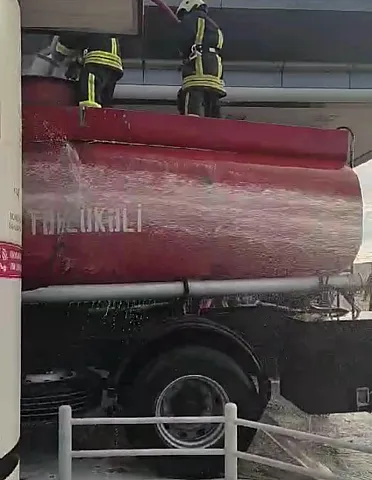 Pirallahıda yanacaq maşınında partlayış olub, yanğının qarşısı alınıb (FOTO/VİDEO)