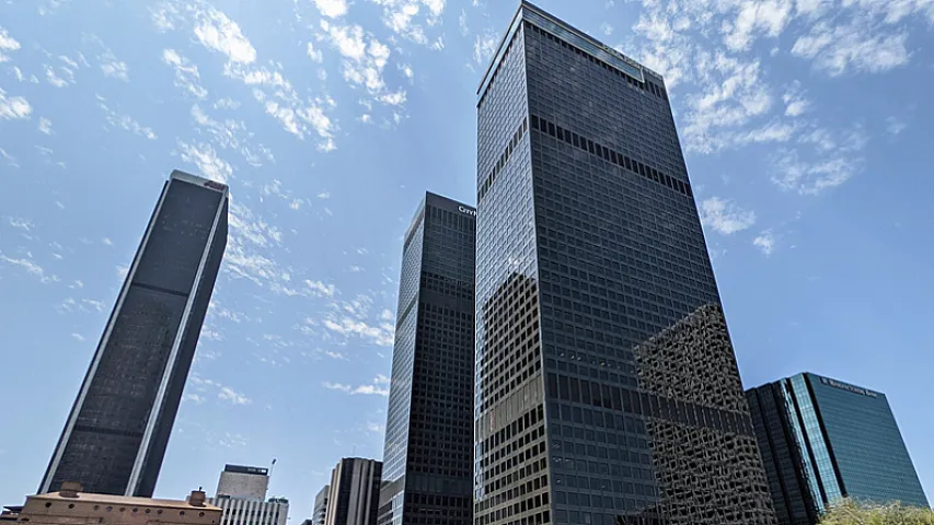 Los-Ancelesin üçüncü ən hündür göydələni alış qiymətinin yarısına satıldı