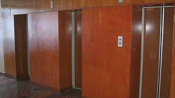 Liftdə köməksiz qalan şəxs xilas edildi (VİDEO)