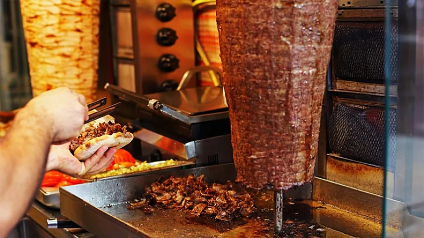 “Dönərxanalarla bağlı mövcud durum nəzarət mexanizminin zəif olmasının nəticəsidir”