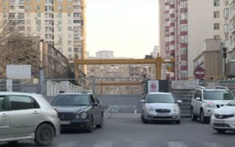 Metronun bu stansiyasında işlər niyə yekunlaşmır? - Video