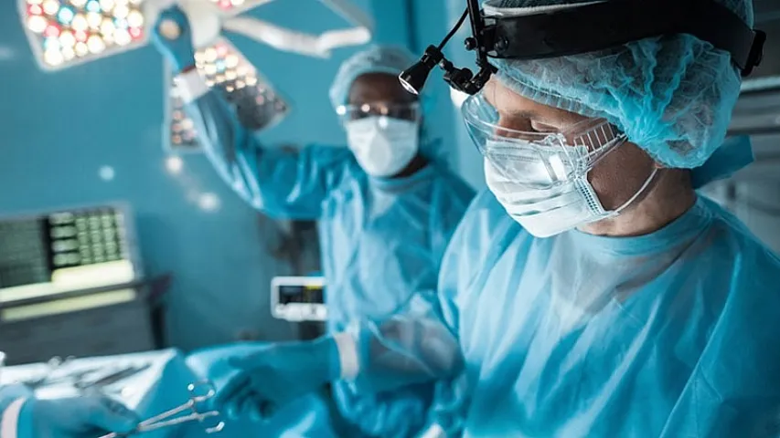 Tibb sahəsində bir ilk - 62 yaşlı kişiyə donuz böyrəyi köçürüldü