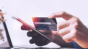 Kartda qeyd edilən üç rəqəmli CVV kodu nədir?