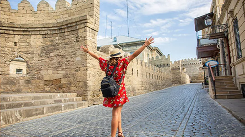 Azərbaycana gələn turistlər daha çox nədən narazıdırlar? - VİDEO